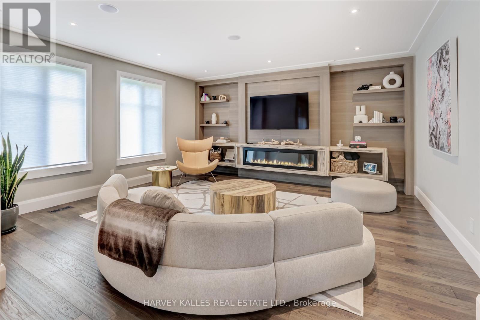 366 Galt Avenue, Oakville, Ontario  L6J 3P3 - Photo 12 - W12478023