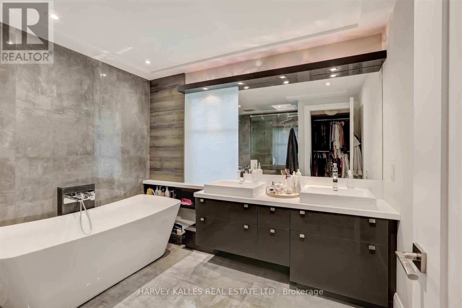 366 Galt Avenue, Oakville, Ontario  L6J 3P3 - Photo 16 - W12478023