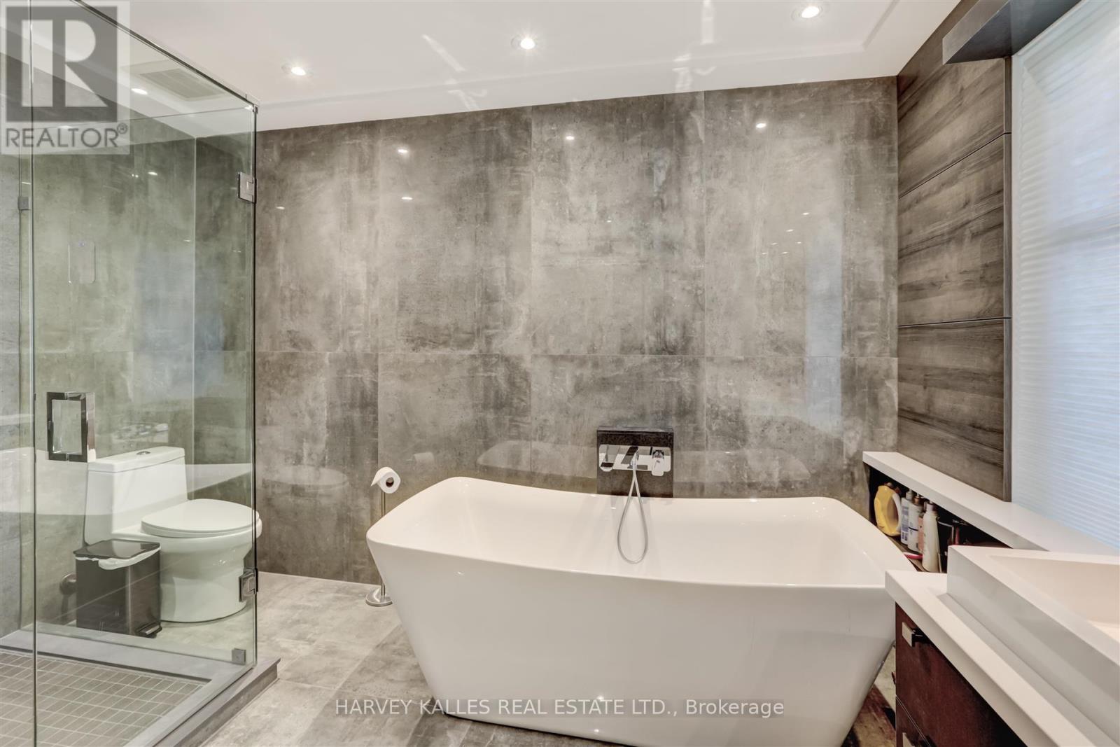 366 Galt Avenue, Oakville, Ontario  L6J 3P3 - Photo 17 - W12478023