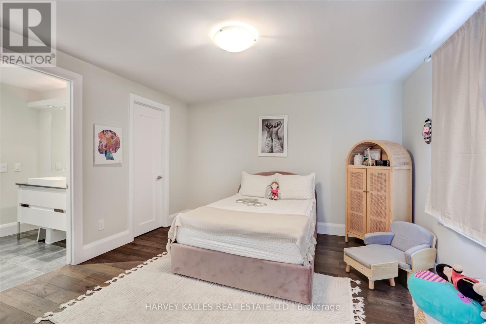 366 Galt Avenue, Oakville, Ontario  L6J 3P3 - Photo 20 - W12478023