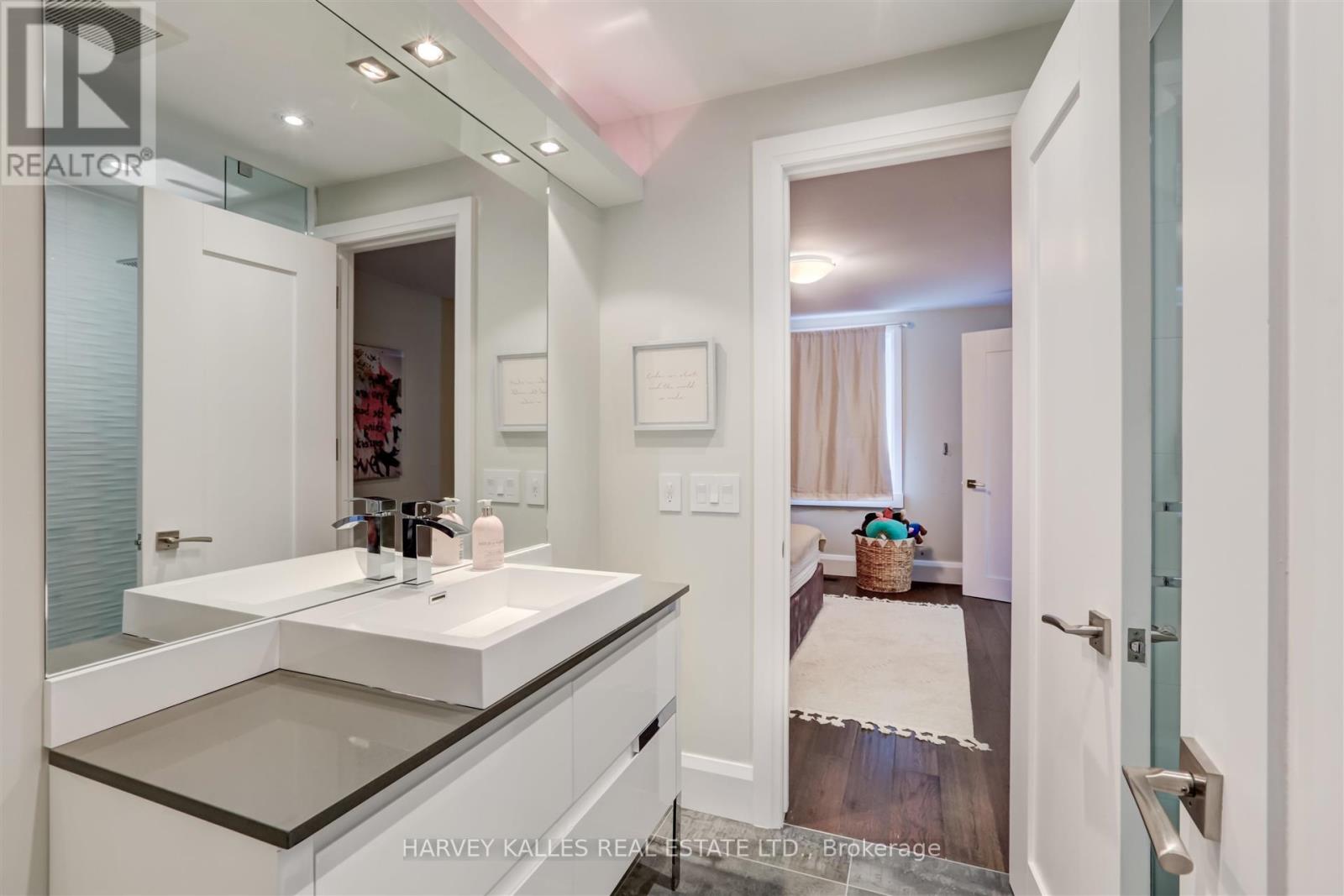 366 Galt Avenue, Oakville, Ontario  L6J 3P3 - Photo 22 - W12478023
