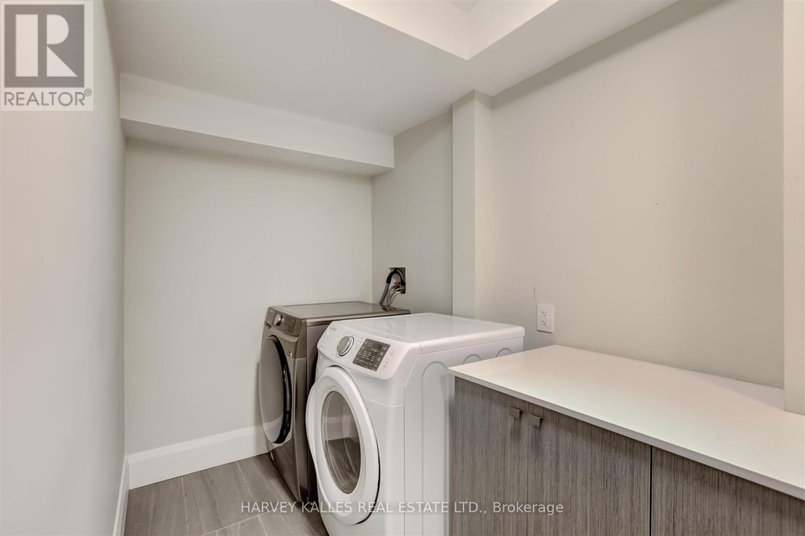 366 Galt Avenue, Oakville, Ontario  L6J 3P3 - Photo 26 - W12478023