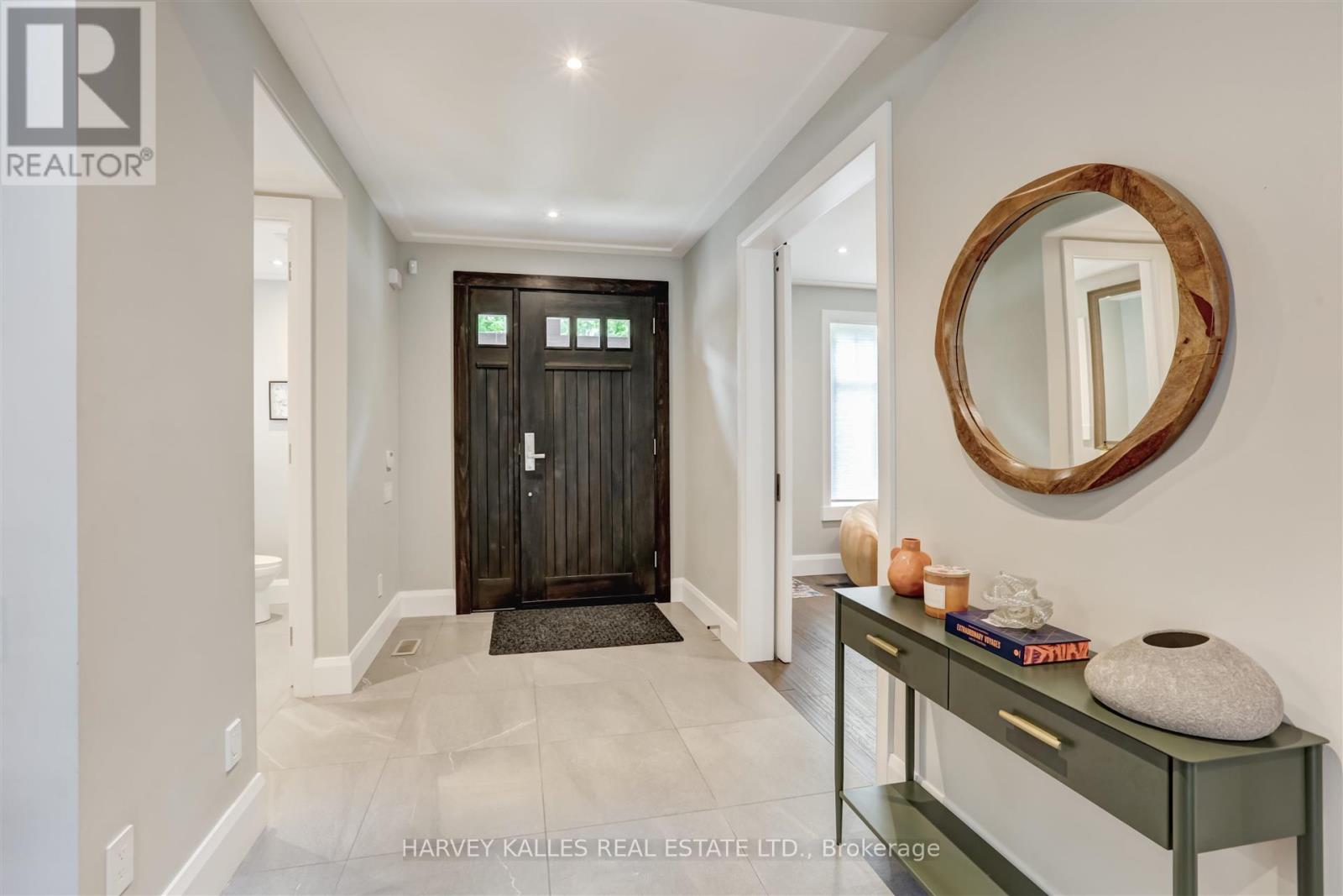 366 Galt Avenue, Oakville, Ontario  L6J 3P3 - Photo 3 - W12478023