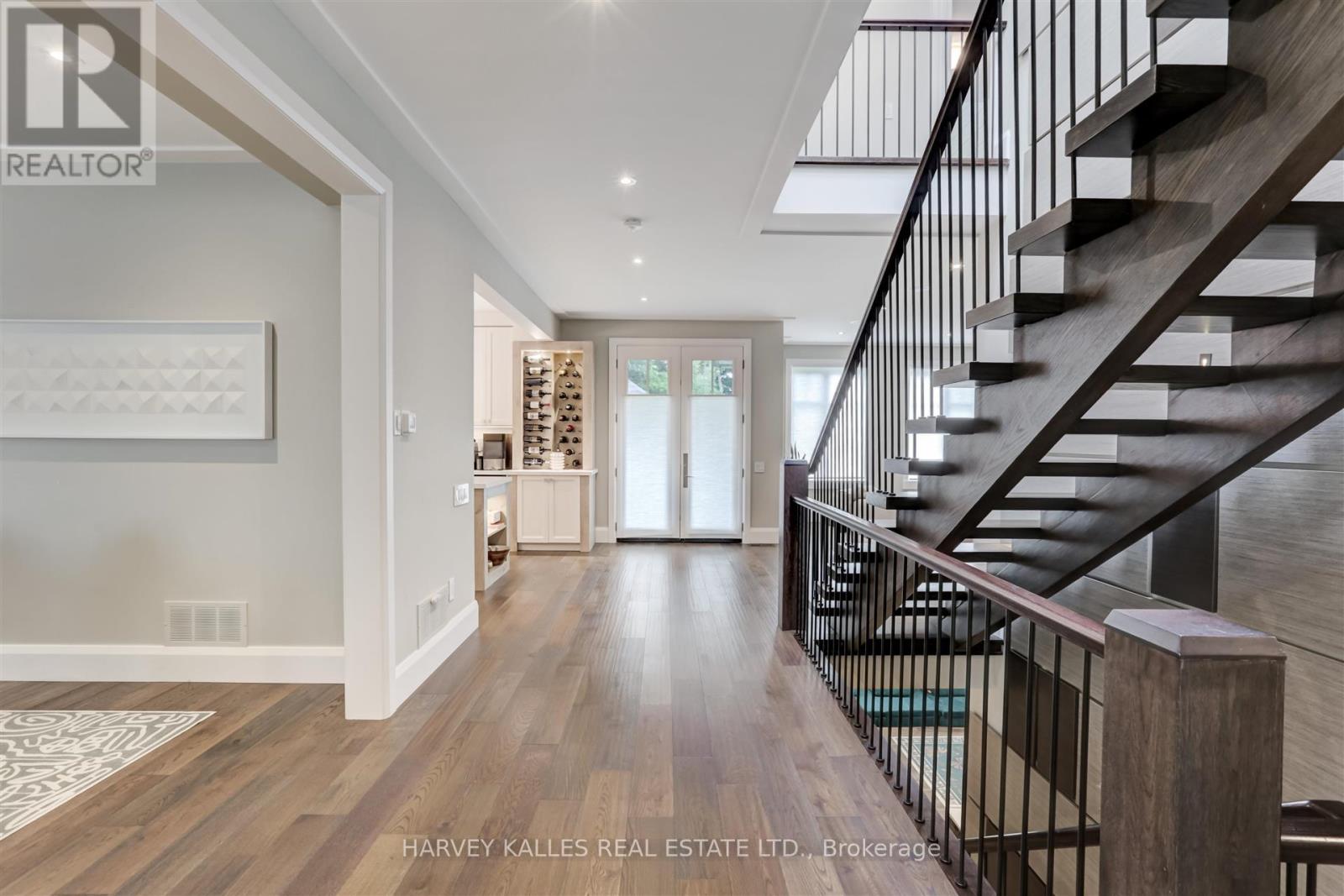 366 Galt Avenue, Oakville, Ontario  L6J 3P3 - Photo 4 - W12478023