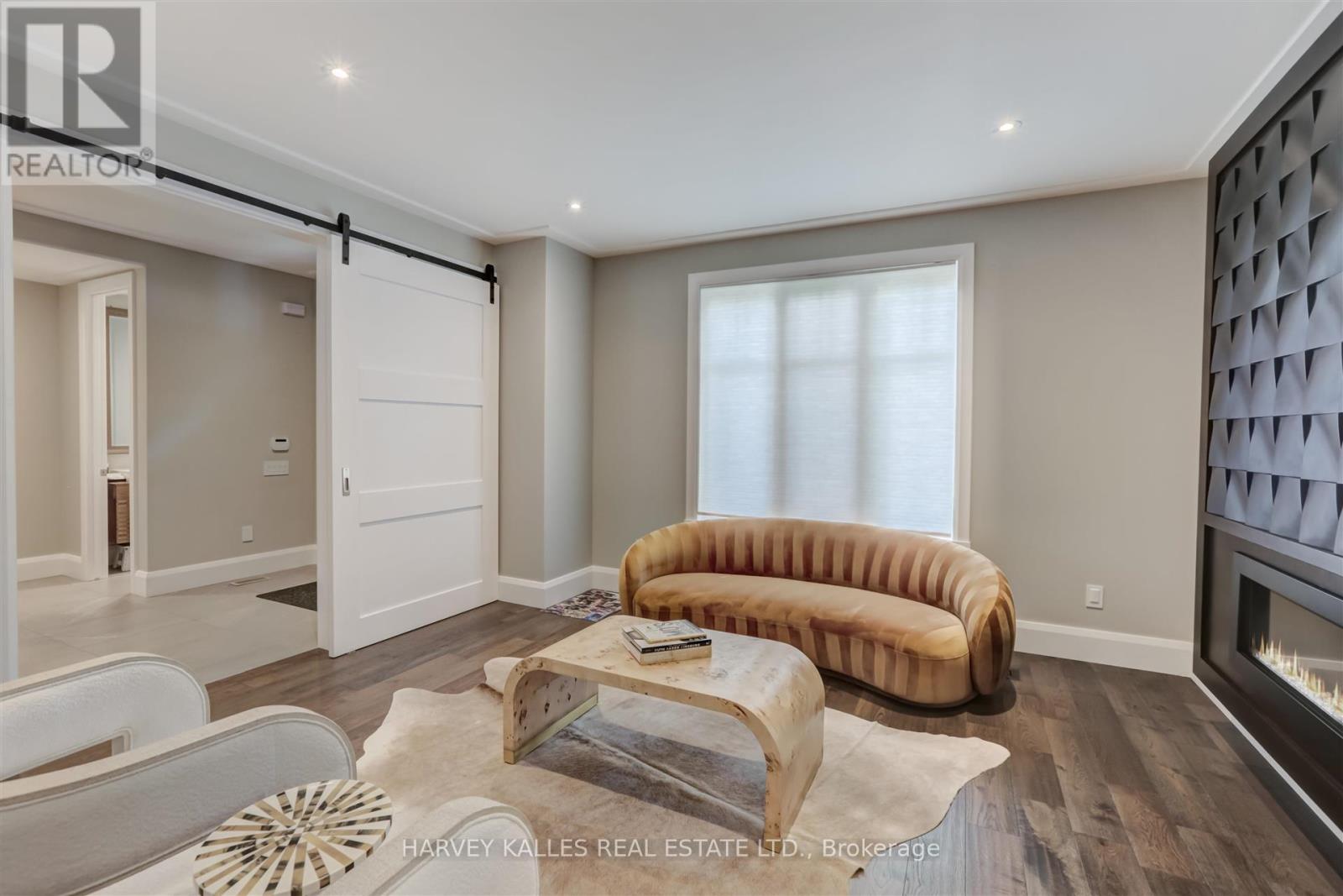 366 Galt Avenue, Oakville, Ontario  L6J 3P3 - Photo 5 - W12478023
