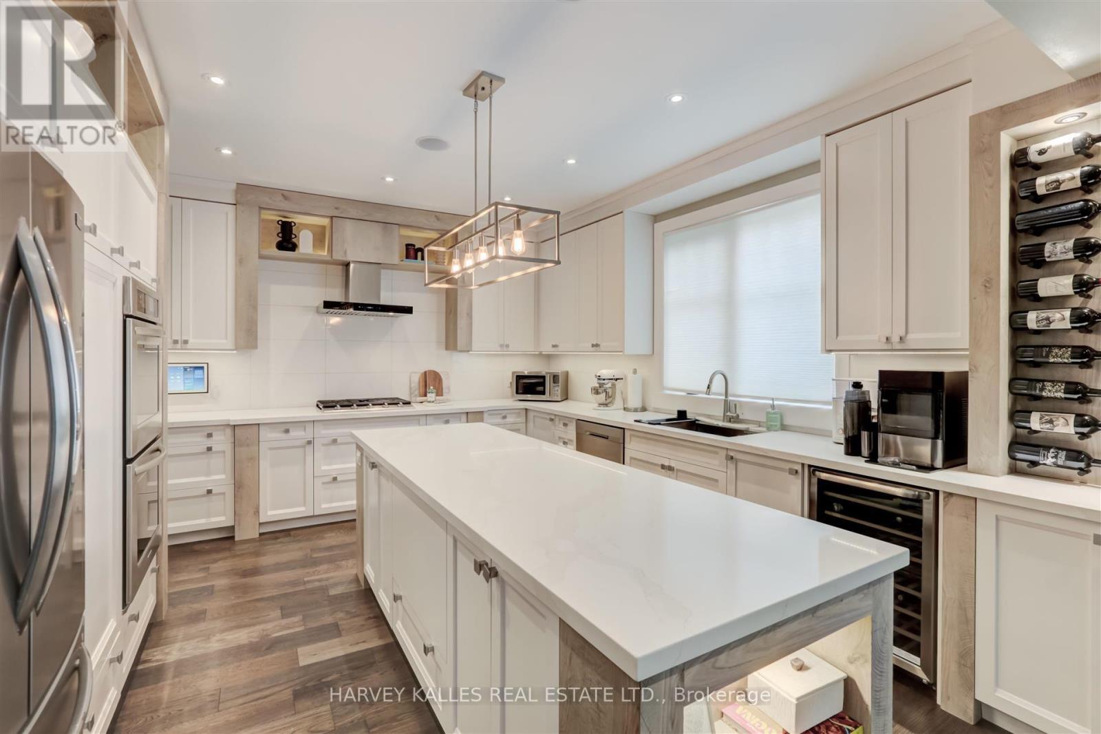 366 Galt Avenue, Oakville, Ontario  L6J 3P3 - Photo 9 - W12478023