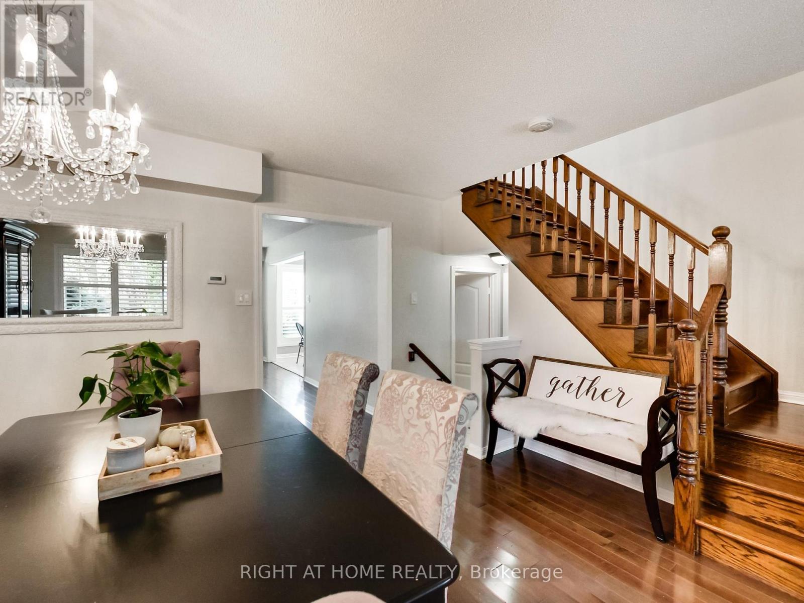 2527 Nettlecreek Crescent, Oakville, Ontario  L6M 4C1 - Photo 10 - W12478034