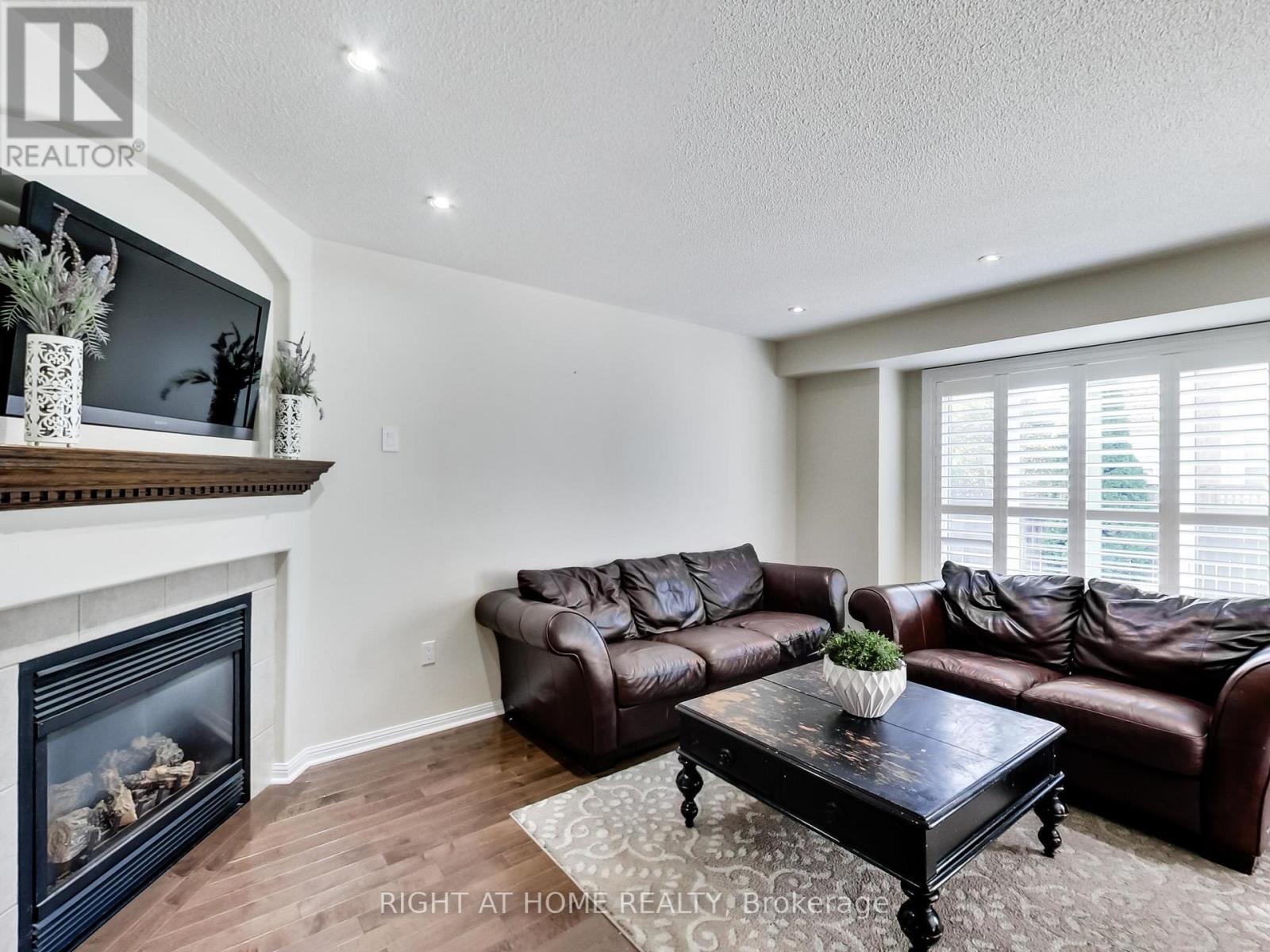 2527 Nettlecreek Crescent, Oakville, Ontario  L6M 4C1 - Photo 14 - W12478034
