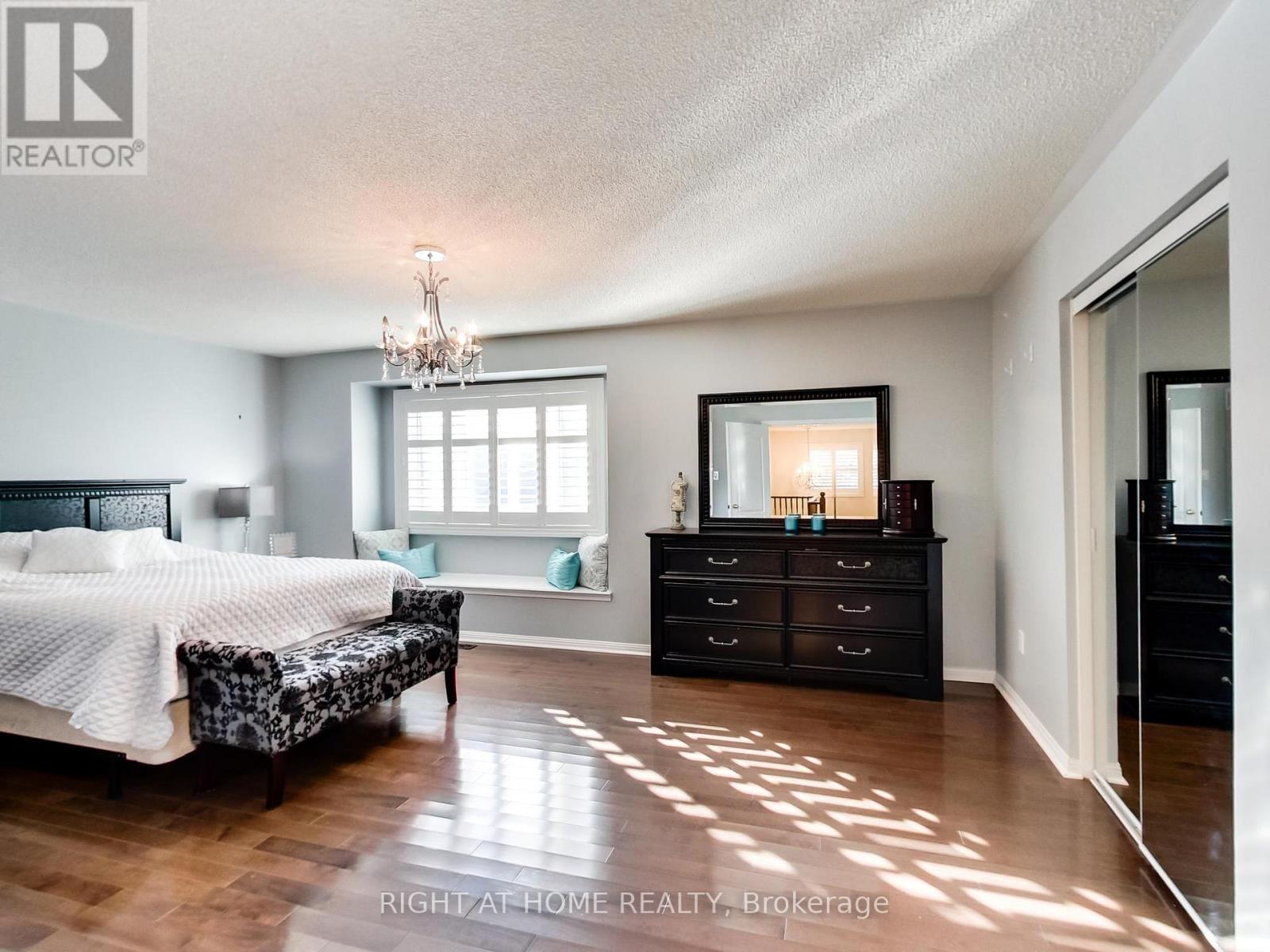 2527 Nettlecreek Crescent, Oakville, Ontario  L6M 4C1 - Photo 24 - W12478034