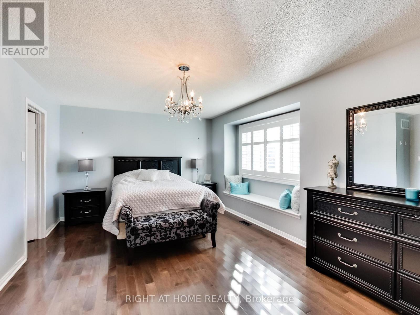 2527 Nettlecreek Crescent, Oakville, Ontario  L6M 4C1 - Photo 25 - W12478034