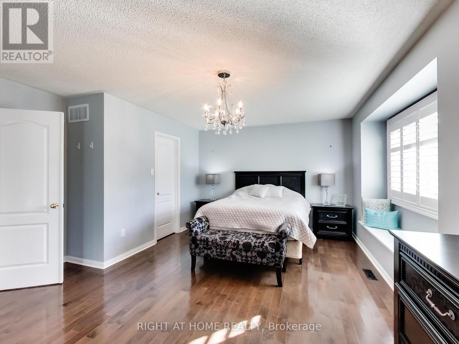 2527 Nettlecreek Crescent, Oakville, Ontario  L6M 4C1 - Photo 26 - W12478034