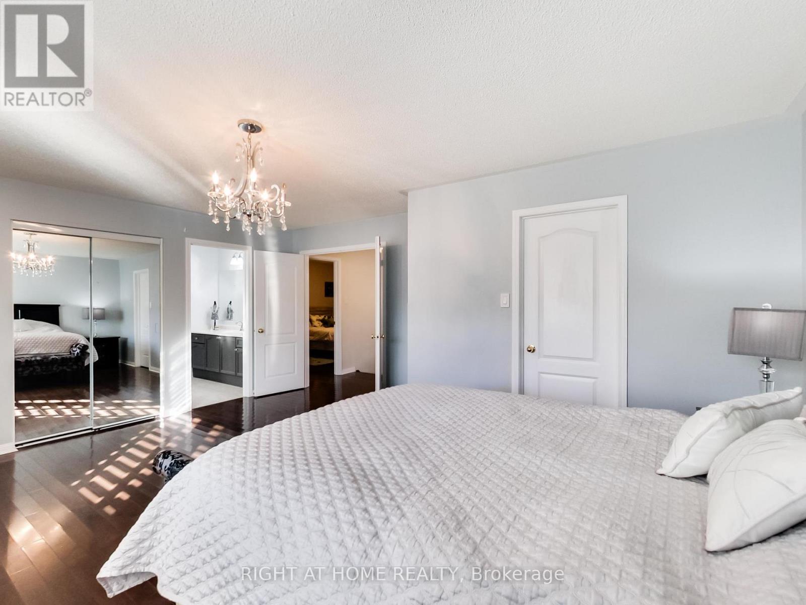 2527 Nettlecreek Crescent, Oakville, Ontario  L6M 4C1 - Photo 27 - W12478034