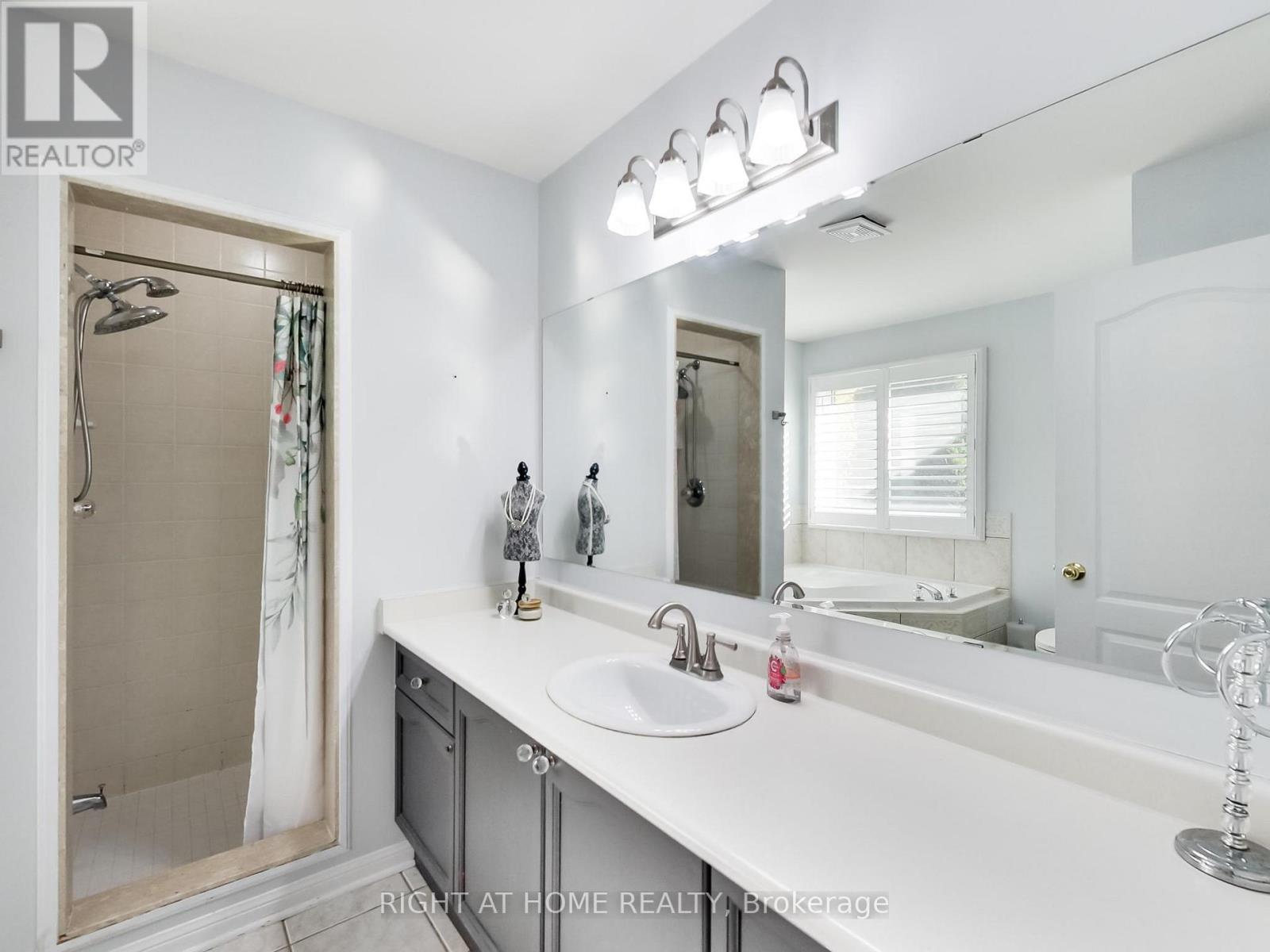 2527 Nettlecreek Crescent, Oakville, Ontario  L6M 4C1 - Photo 29 - W12478034