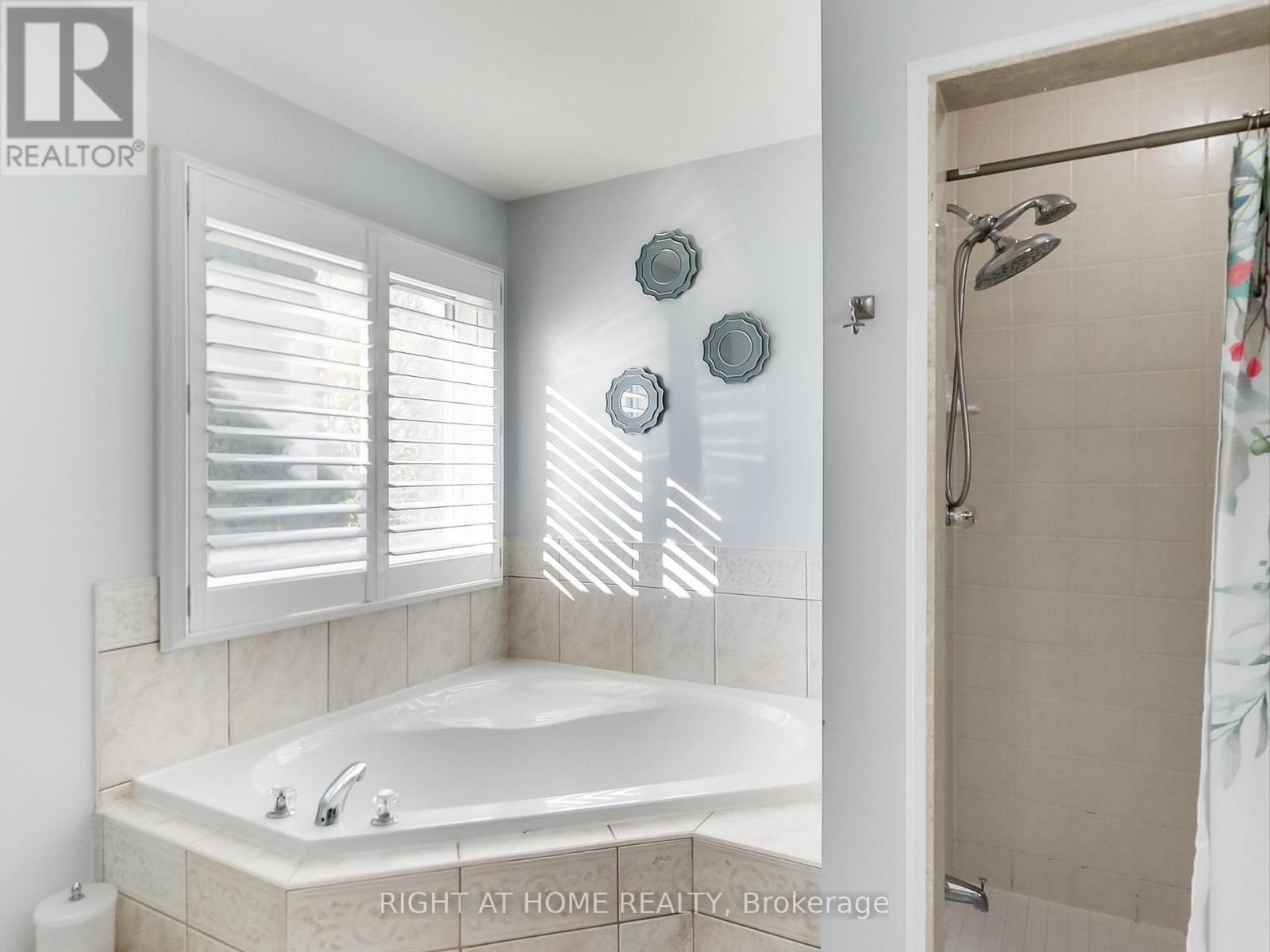 2527 Nettlecreek Crescent, Oakville, Ontario  L6M 4C1 - Photo 30 - W12478034