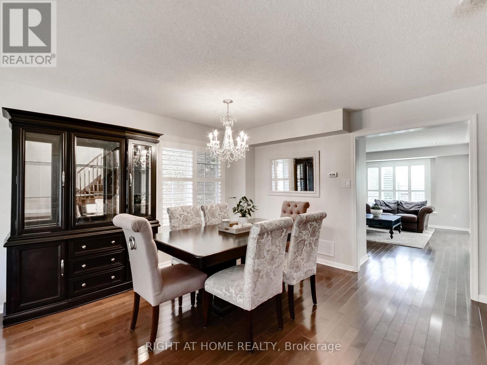 2527 Nettlecreek Crescent, Oakville, Ontario  L6M 4C1 - Photo 8 - W12478034