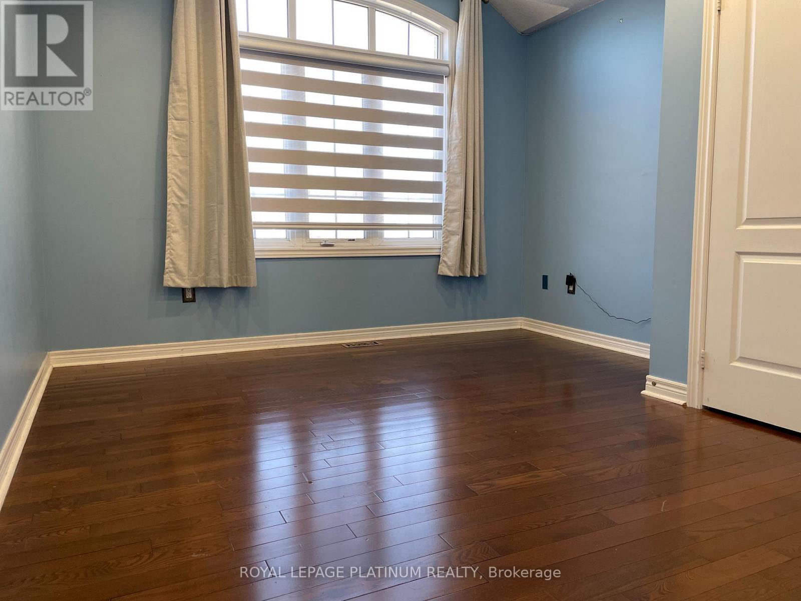 80 Laurentide Crescent, Brampton, Ontario  L6P 1Y3 - Photo 4 - W12478048