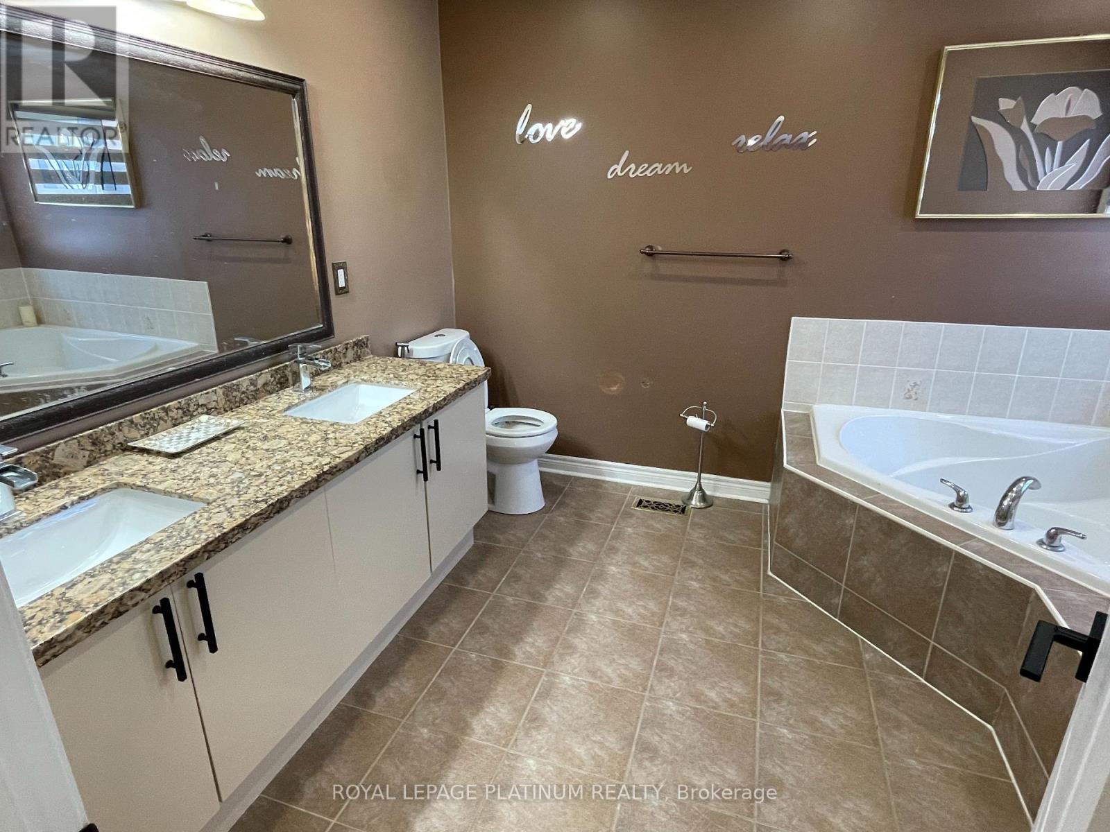 80 Laurentide Crescent, Brampton, Ontario  L6P 1Y3 - Photo 6 - W12478048