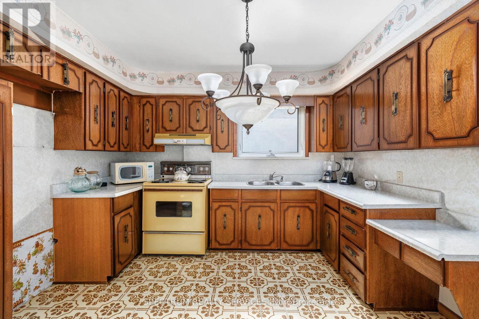 207 Church Street, Toronto, Ontario  M9N 1N9 - Photo 17 - W12478050