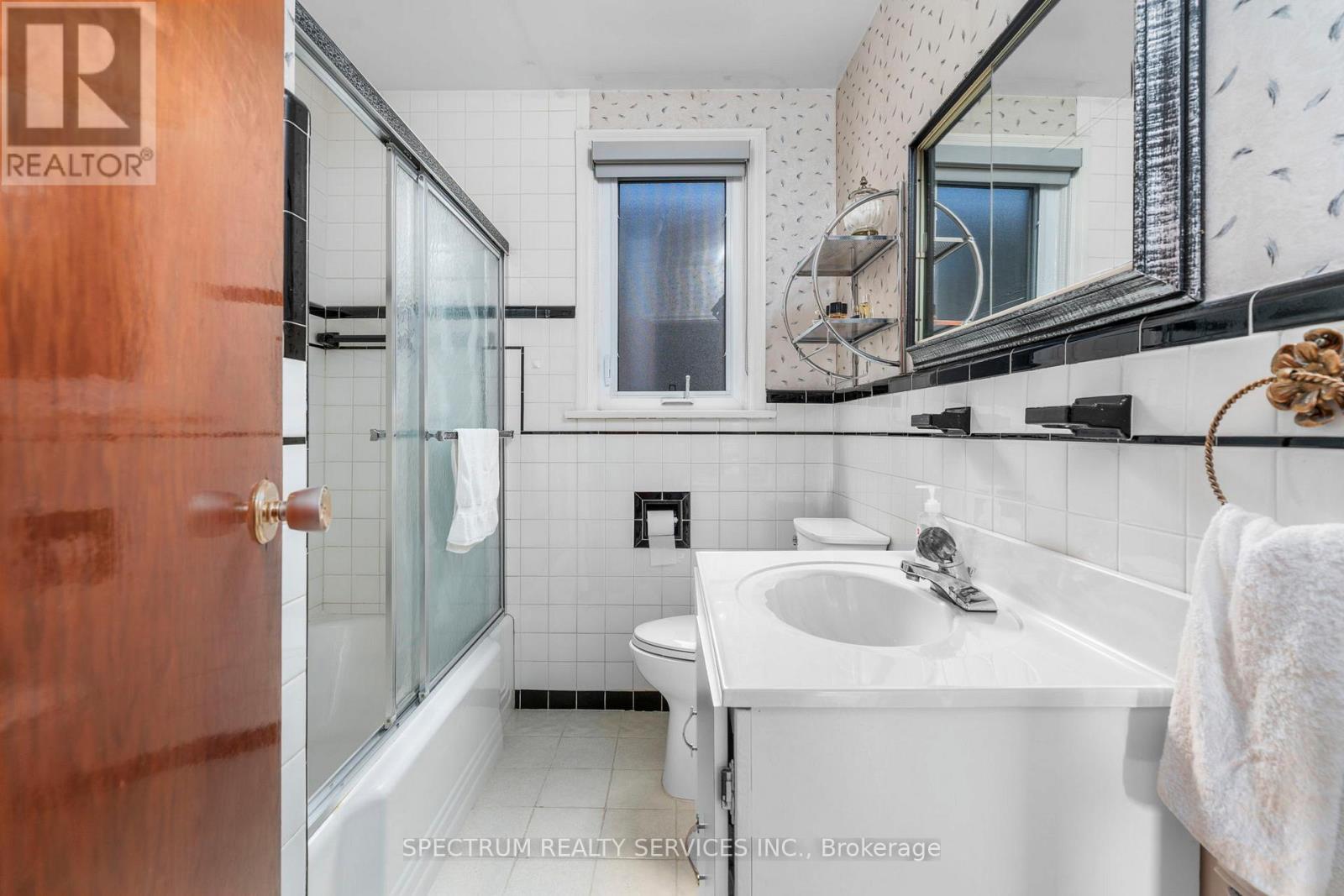 207 Church Street, Toronto, Ontario  M9N 1N9 - Photo 22 - W12478050