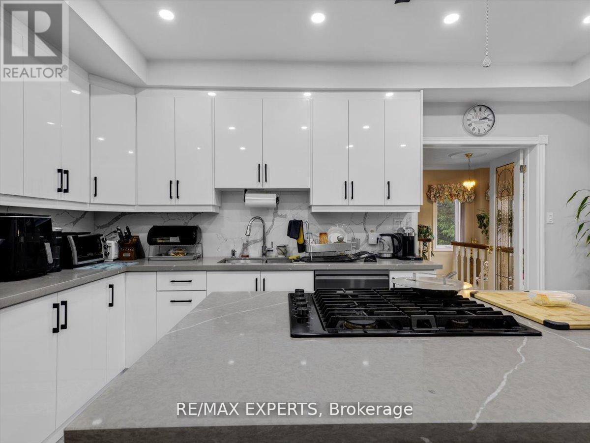 9 Cynthia Crescent, Brampton, Ontario  L6P 0S9 - Photo 11 - W12478057