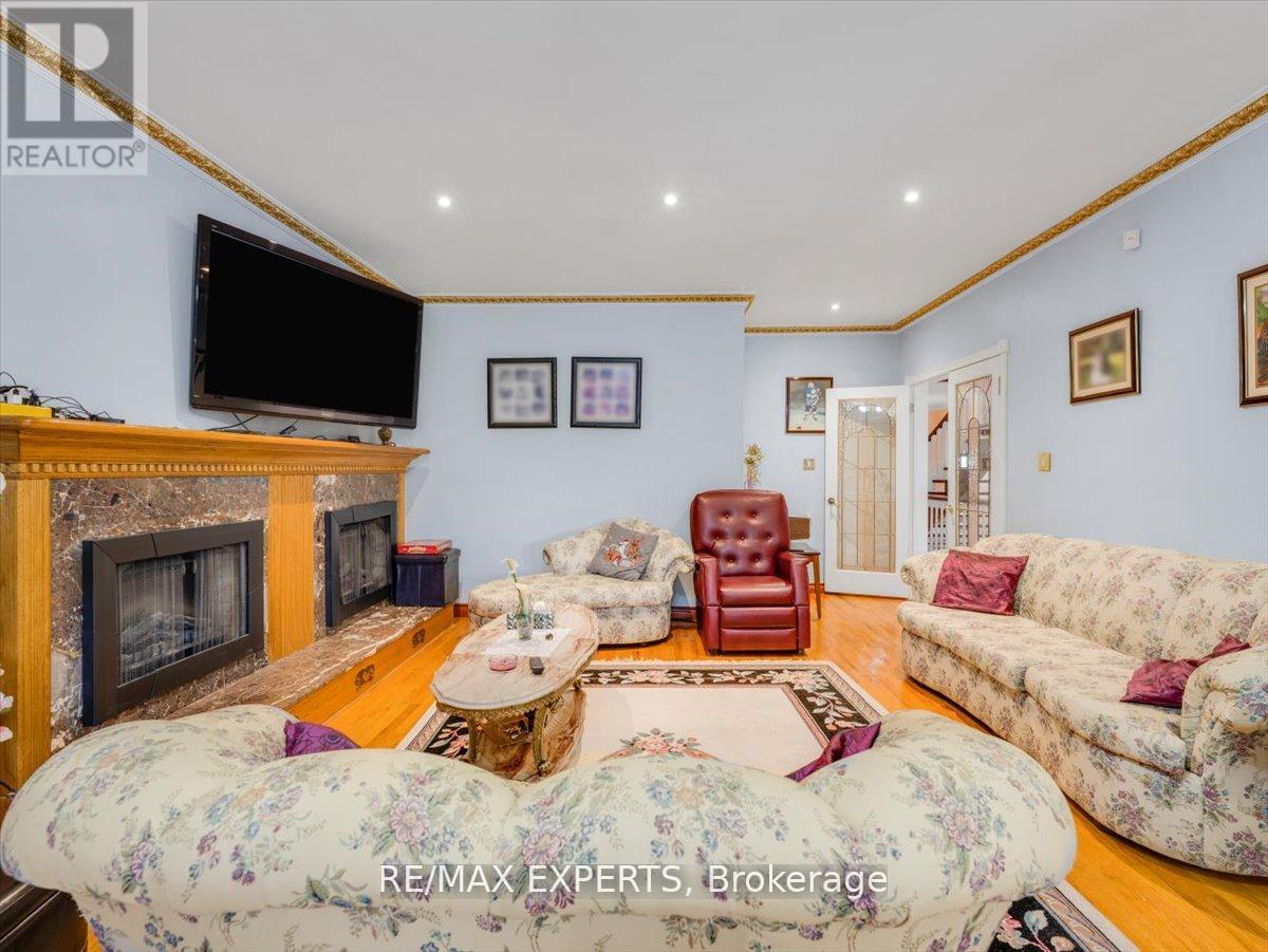9 Cynthia Crescent, Brampton, Ontario  L6P 0S9 - Photo 8 - W12478057