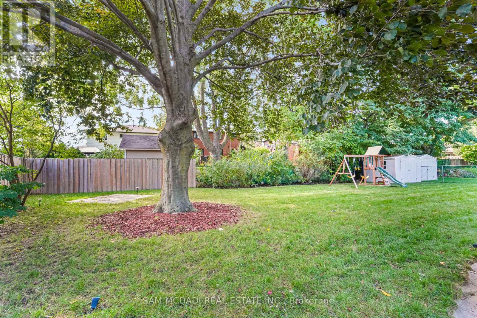1987 Deanhome Road, Mississauga, Ontario  L5J 2K6 - Photo 2 - W12478090