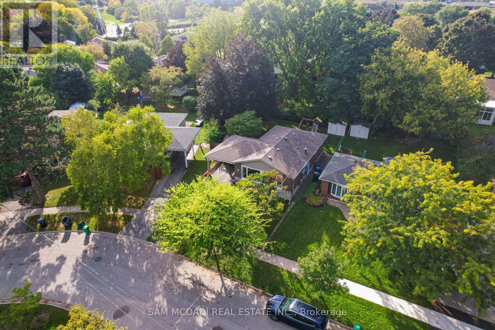 1987 Deanhome Road, Mississauga, Ontario  L5J 2K6 - Photo 3 - W12478090