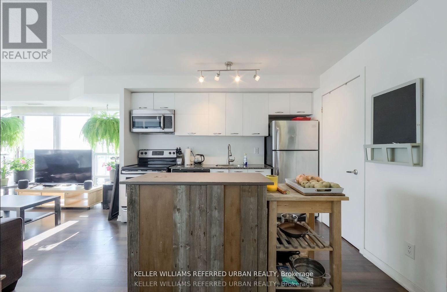 1305 - 38 Joe Shuster Way, Toronto, Ontario  M6K 0A5 - Photo 7 - W12478093