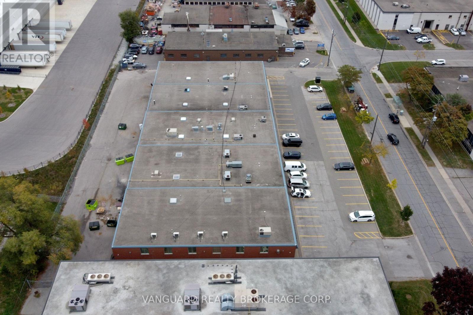 102 Martin Ross Avenue, Toronto, Ontario  M3J 2L4 - Photo 11 - W12478097