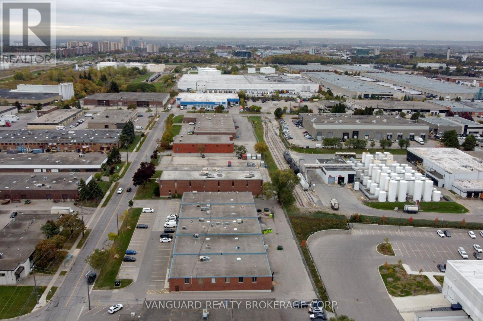 102 Martin Ross Avenue, Toronto, Ontario  M3J 2L4 - Photo 15 - W12478097