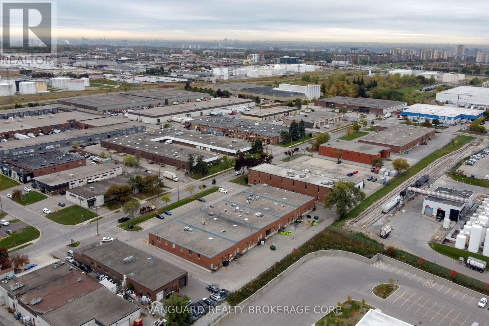 102 Martin Ross Avenue, Toronto, Ontario  M3J 2L4 - Photo 16 - W12478097