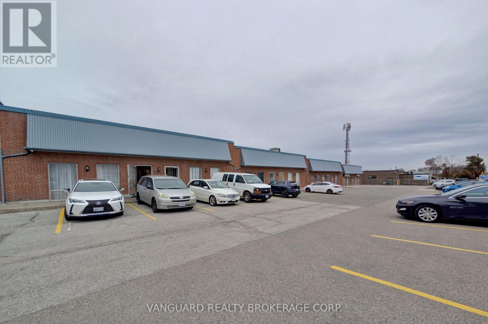 102 Martin Ross Avenue, Toronto, Ontario  M3J 2L4 - Photo 2 - W12478097