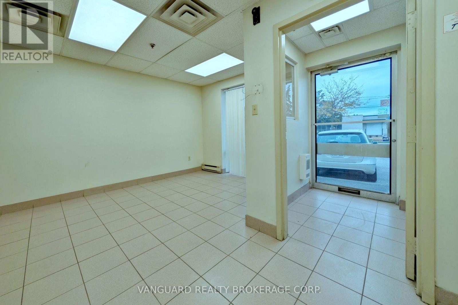 102 Martin Ross Avenue, Toronto, Ontario  M3J 2L4 - Photo 21 - W12478097