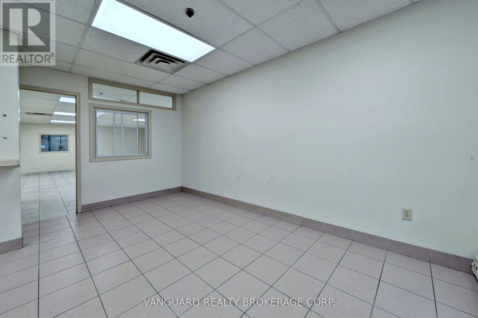 102 Martin Ross Avenue, Toronto, Ontario  M3J 2L4 - Photo 22 - W12478097