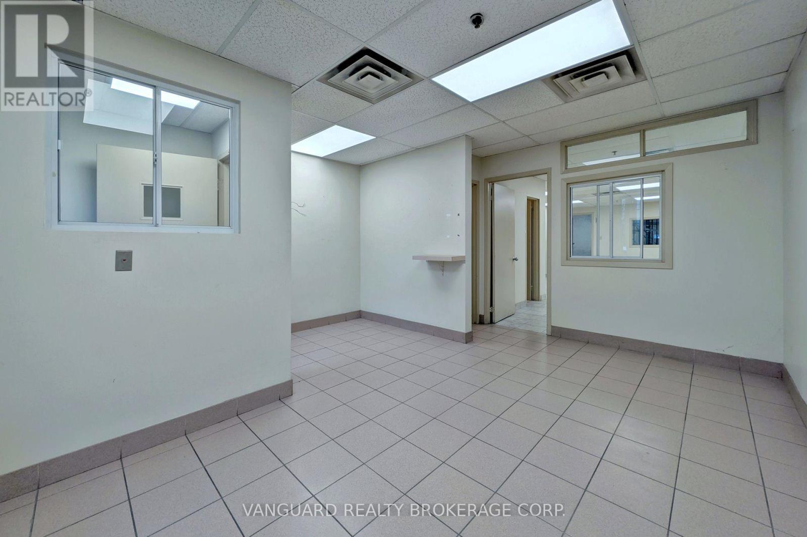 102 Martin Ross Avenue, Toronto, Ontario  M3J 2L4 - Photo 23 - W12478097