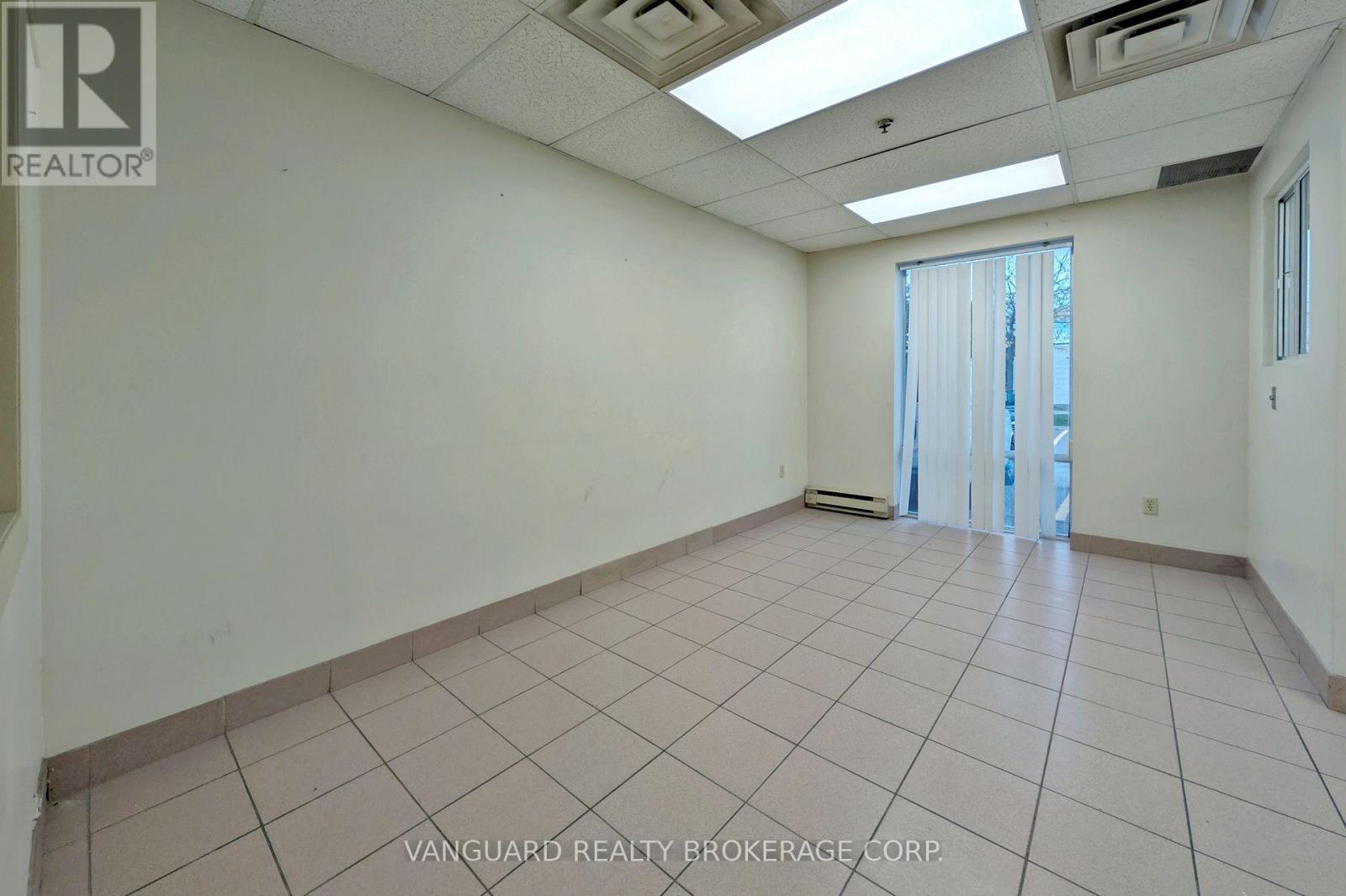 102 Martin Ross Avenue, Toronto, Ontario  M3J 2L4 - Photo 25 - W12478097