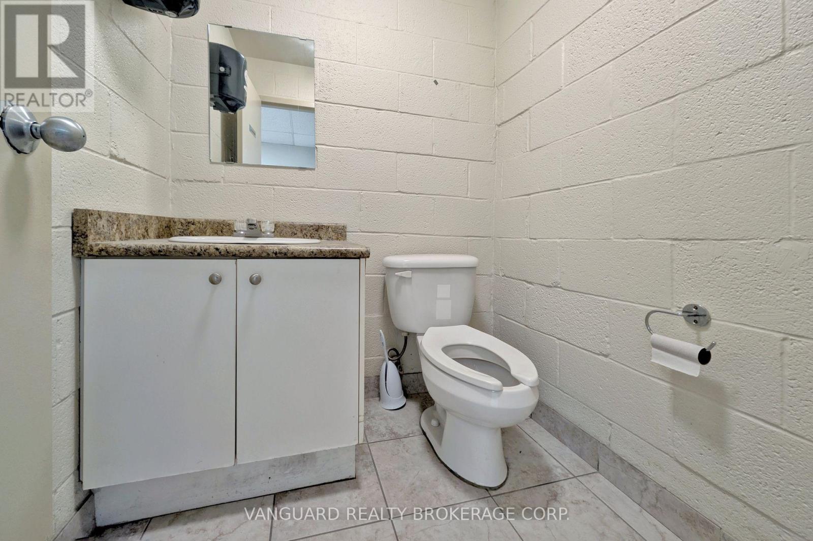 102 Martin Ross Avenue, Toronto, Ontario  M3J 2L4 - Photo 26 - W12478097
