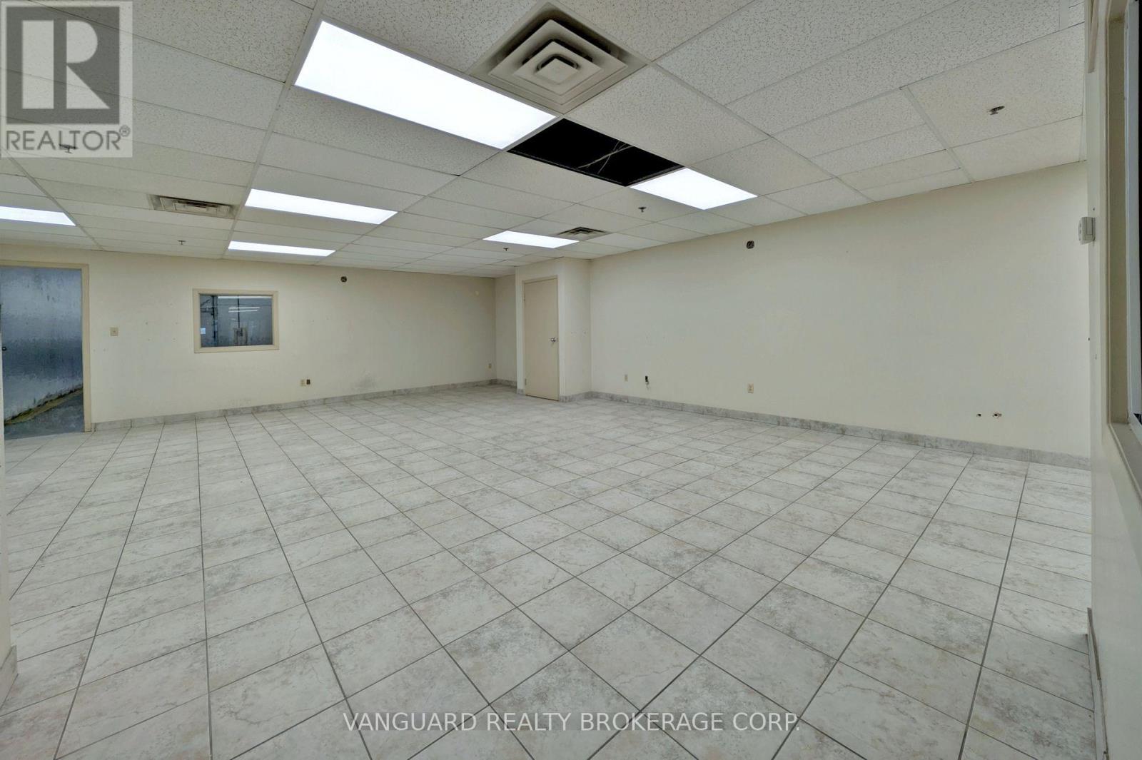 102 Martin Ross Avenue, Toronto, Ontario  M3J 2L4 - Photo 27 - W12478097