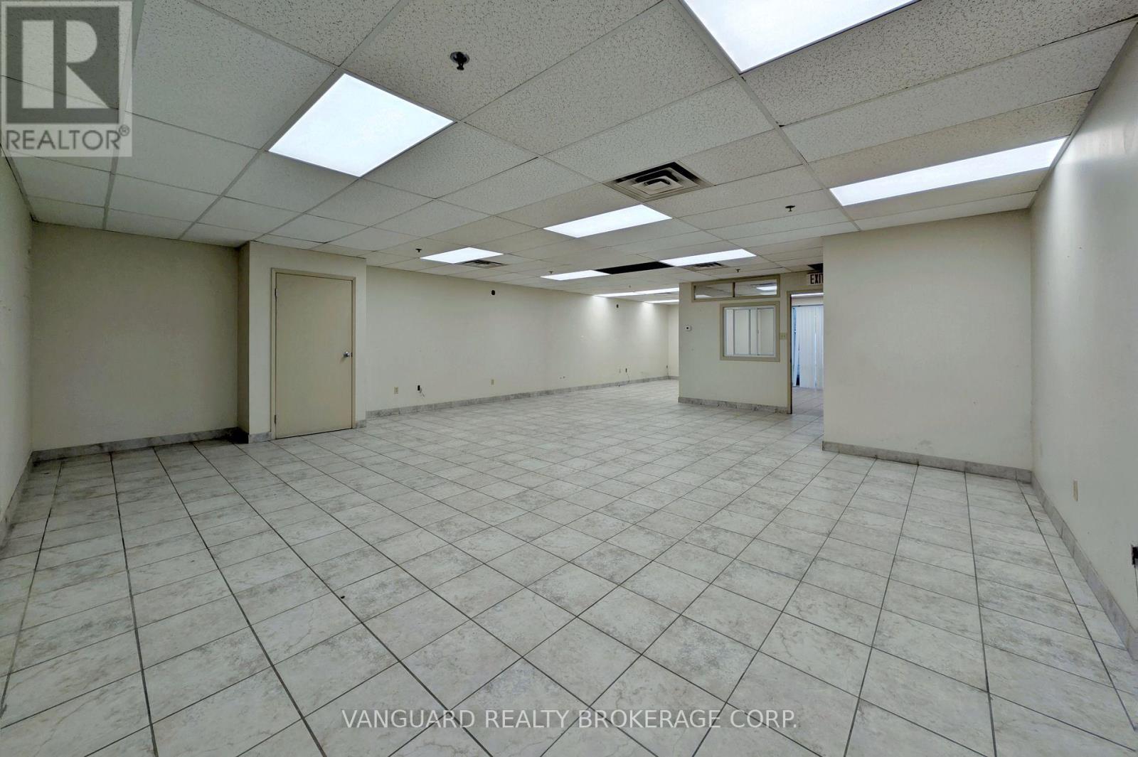 102 Martin Ross Avenue, Toronto, Ontario  M3J 2L4 - Photo 28 - W12478097