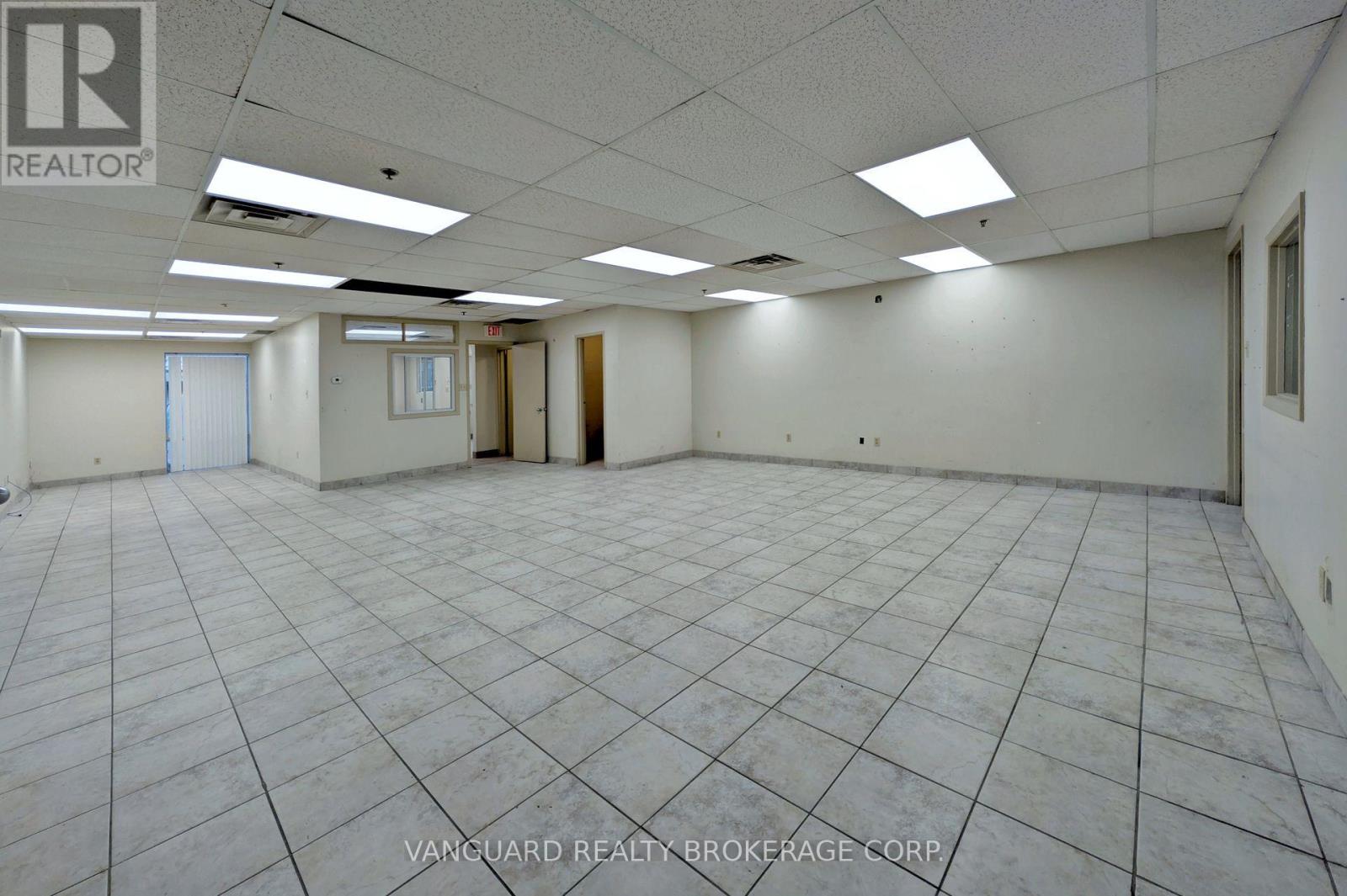 102 Martin Ross Avenue, Toronto, Ontario  M3J 2L4 - Photo 29 - W12478097