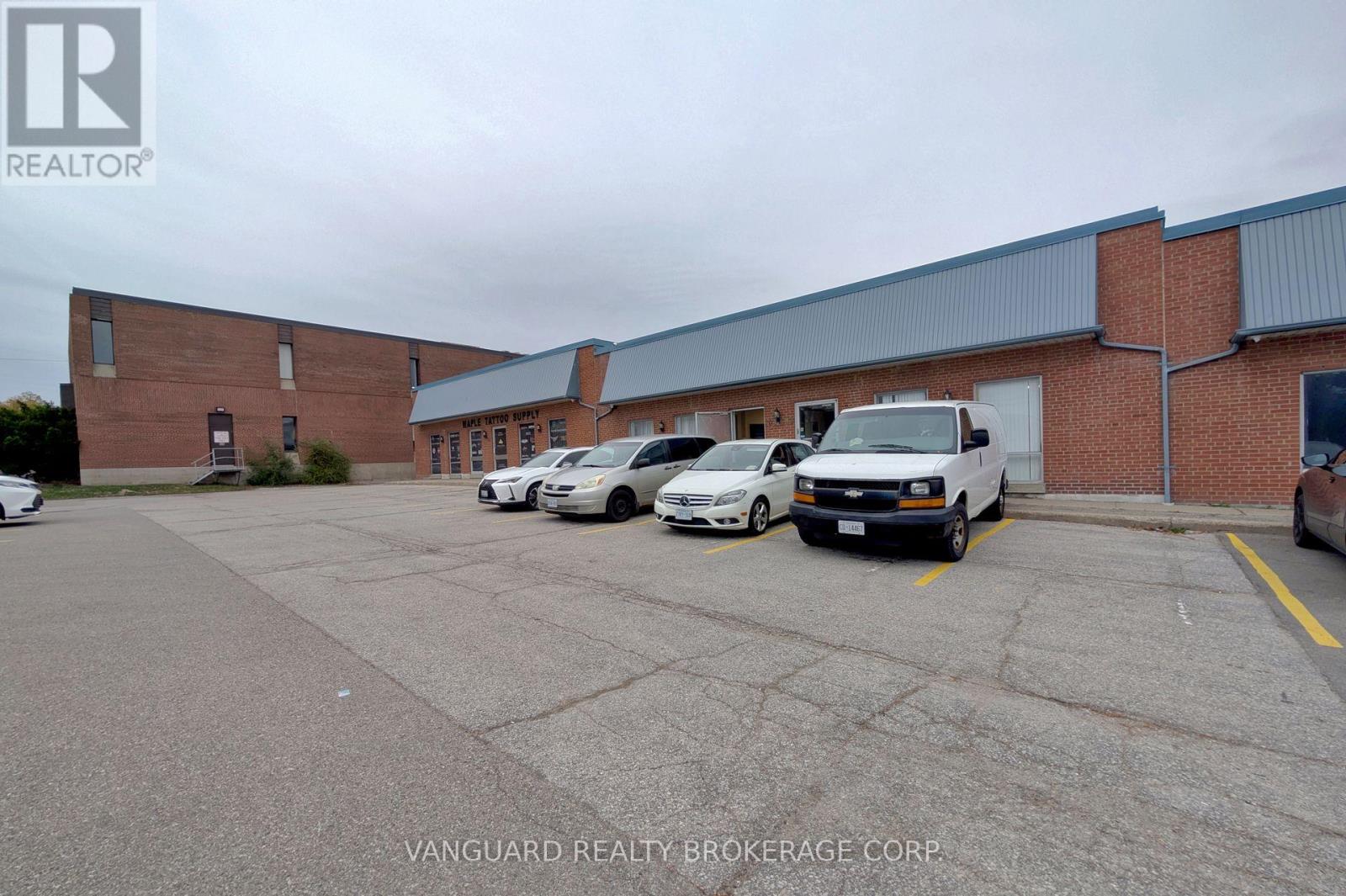 102 Martin Ross Avenue, Toronto, Ontario  M3J 2L4 - Photo 3 - W12478097