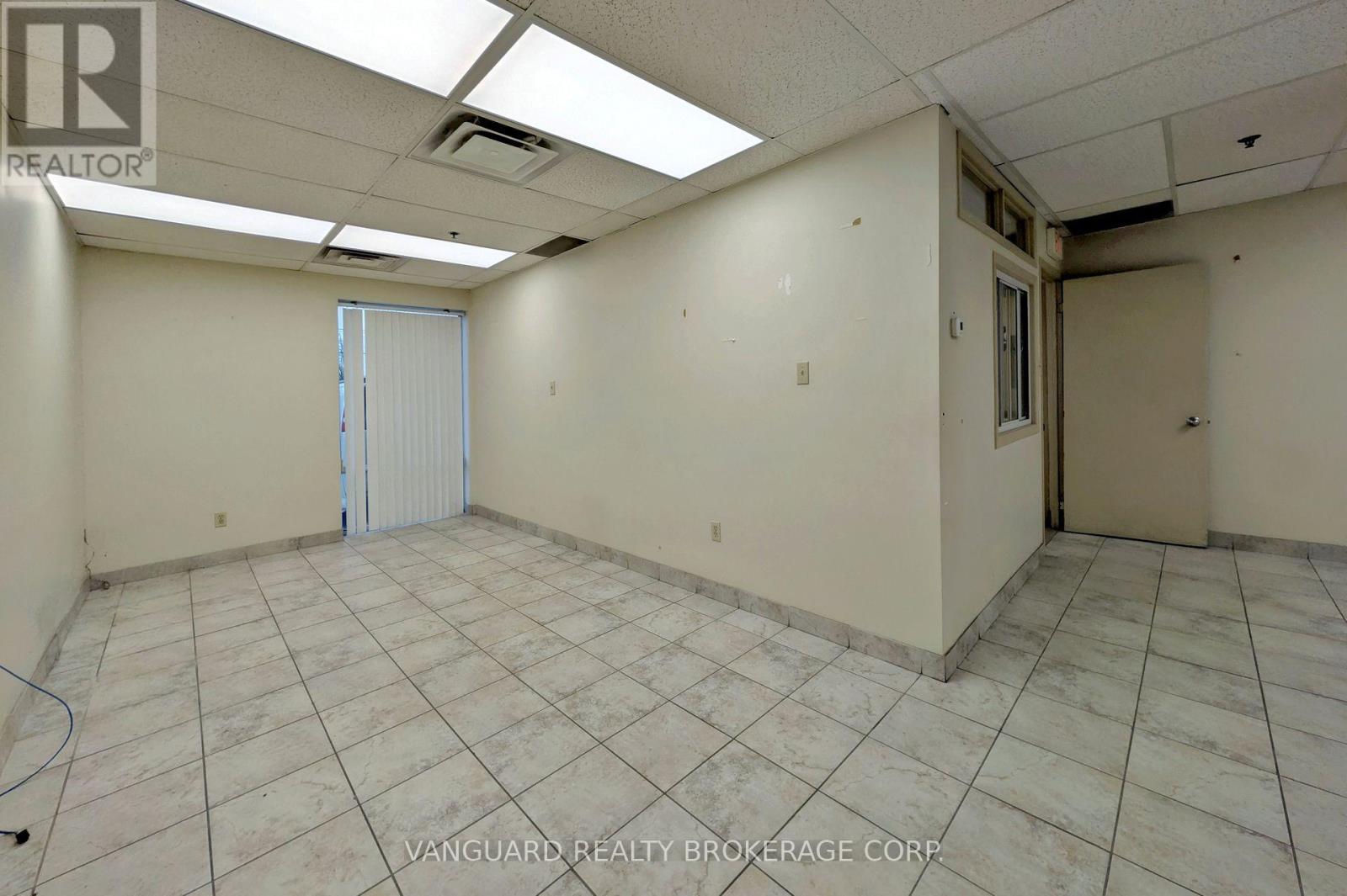 102 Martin Ross Avenue, Toronto, Ontario  M3J 2L4 - Photo 31 - W12478097