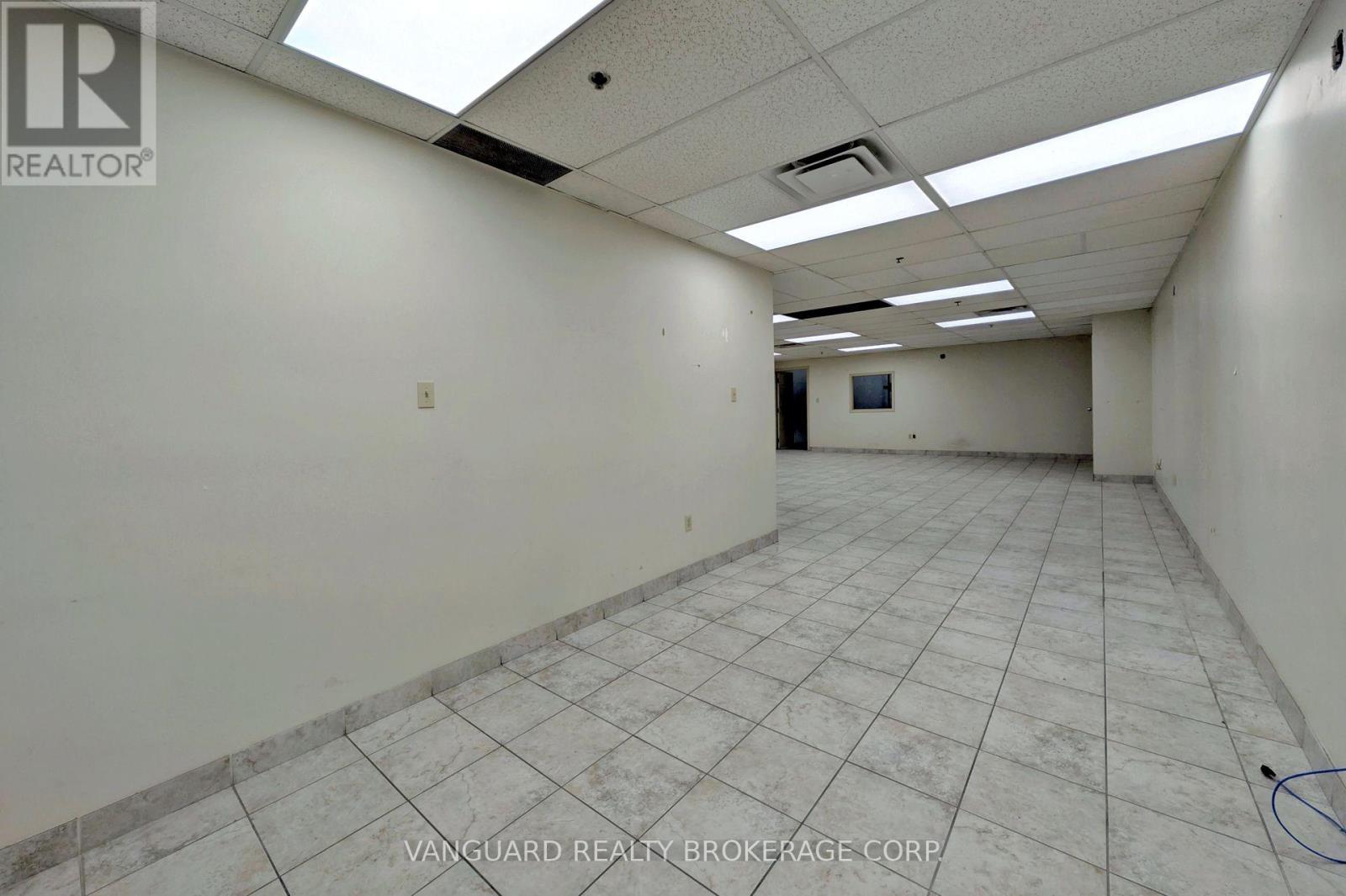 102 Martin Ross Avenue, Toronto, Ontario  M3J 2L4 - Photo 32 - W12478097