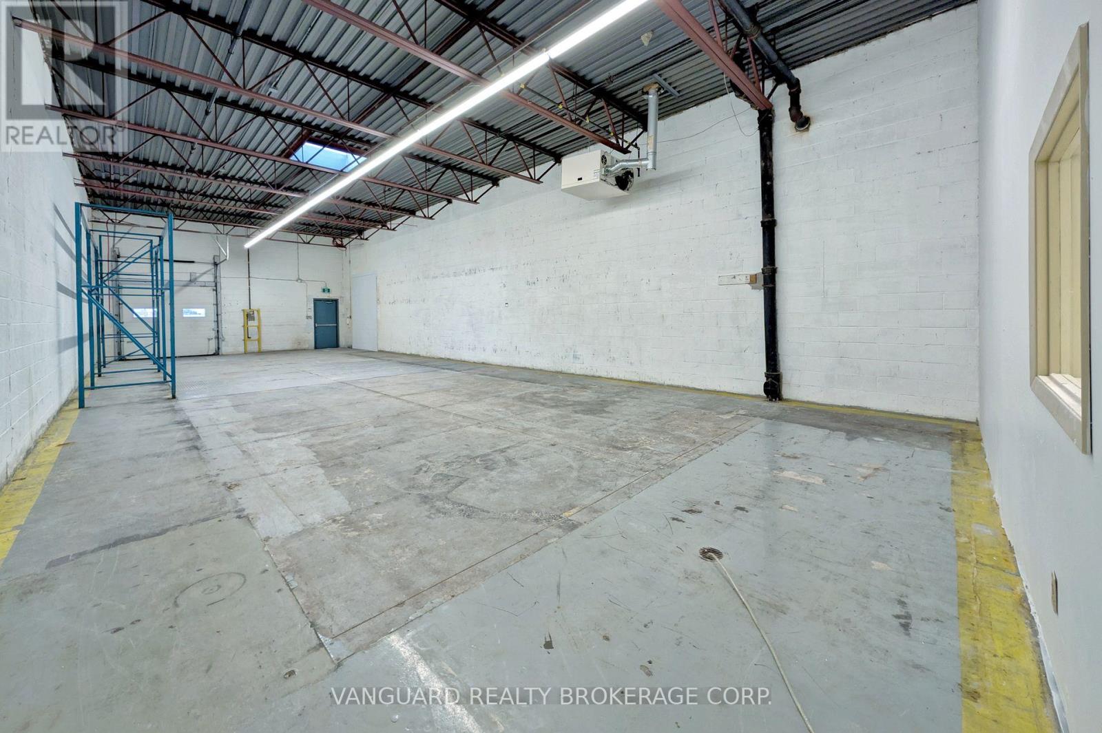 102 Martin Ross Avenue, Toronto, Ontario  M3J 2L4 - Photo 34 - W12478097