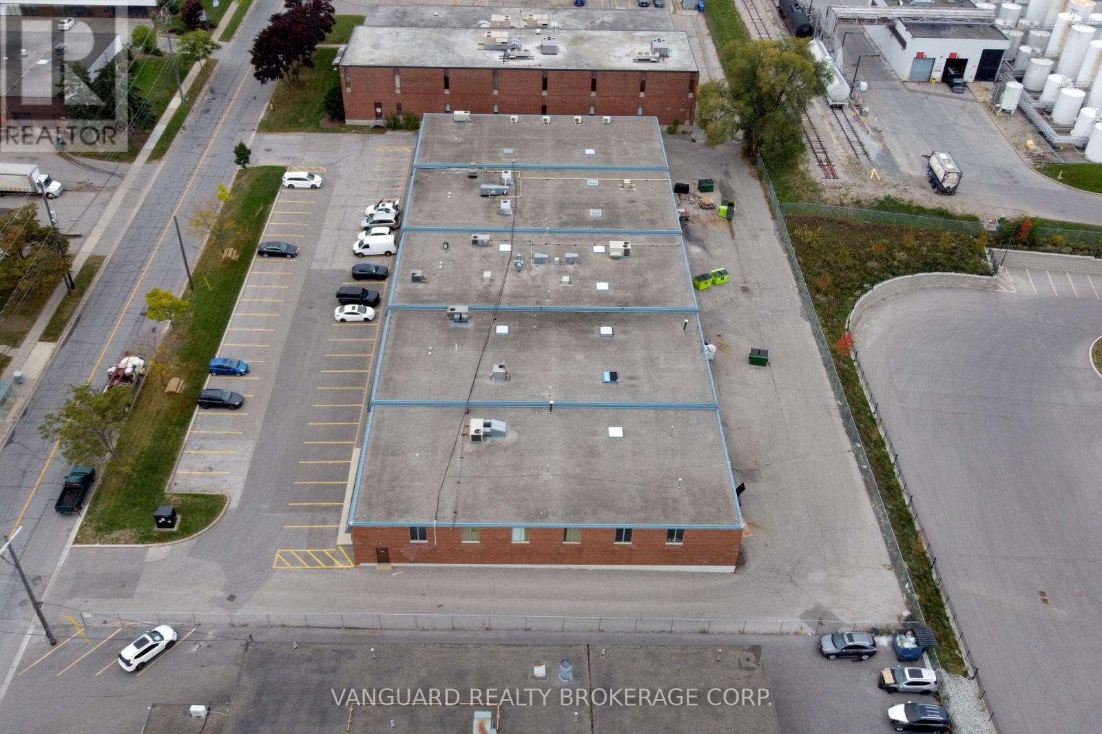 102 Martin Ross Avenue, Toronto, Ontario  M3J 2L4 - Photo 7 - W12478097