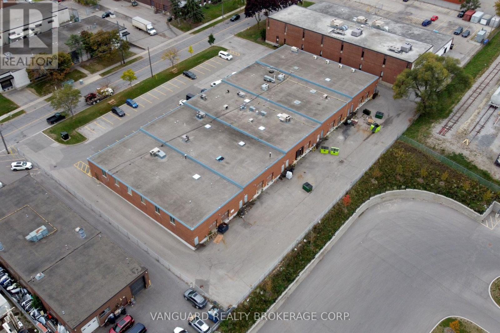 102 Martin Ross Avenue, Toronto, Ontario  M3J 2L4 - Photo 8 - W12478097