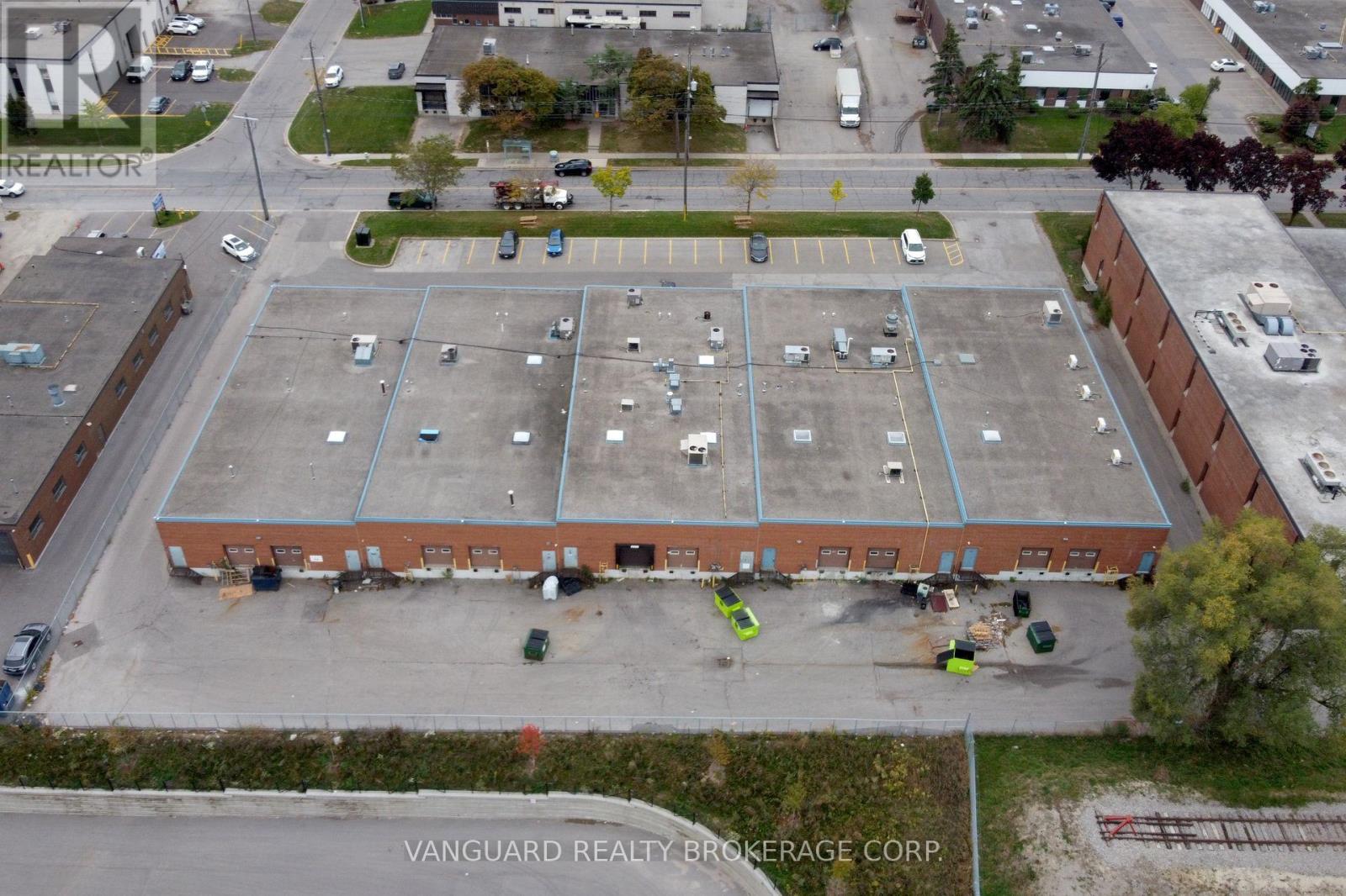 102 Martin Ross Avenue, Toronto, Ontario  M3J 2L4 - Photo 9 - W12478097