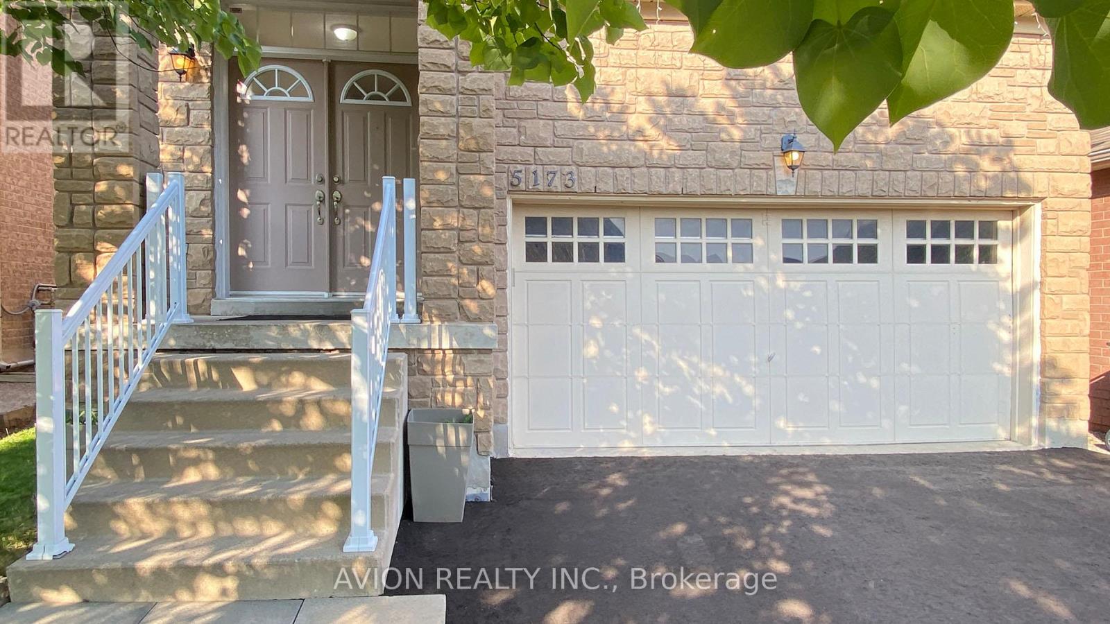 5173 Churchill Meadows Boulevard, Mississauga, Ontario  L5M 8B7 - Photo 2 - W12478098