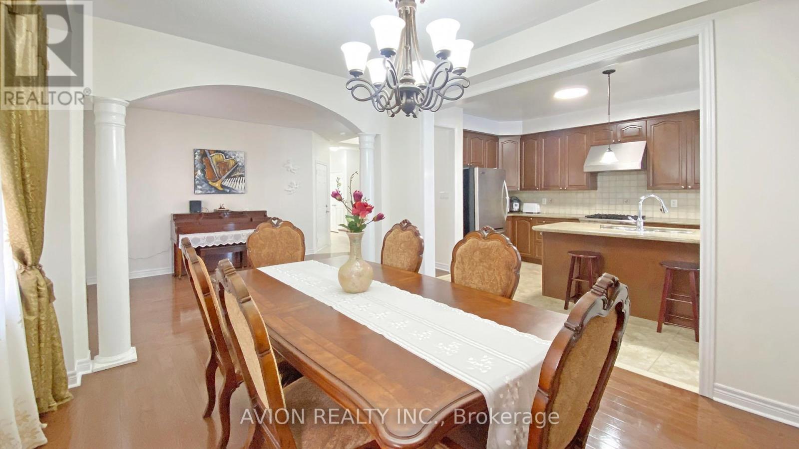 5173 Churchill Meadows Boulevard, Mississauga, Ontario  L5M 8B7 - Photo 5 - W12478098