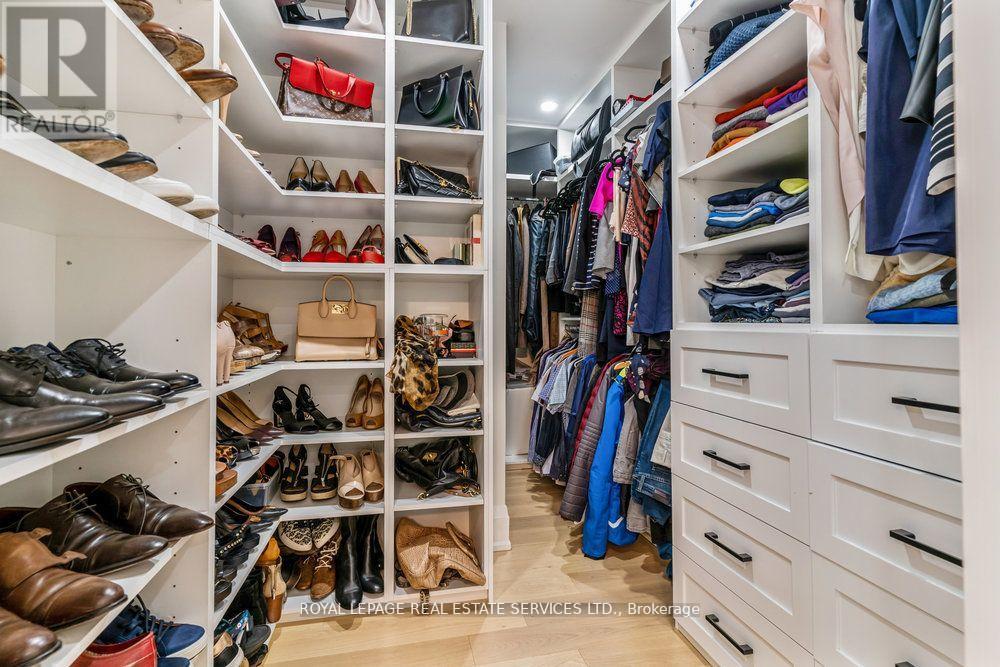 2498 Robin Drive, Mississauga, Ontario  L5K 2G3 - Photo 20 - W12478125